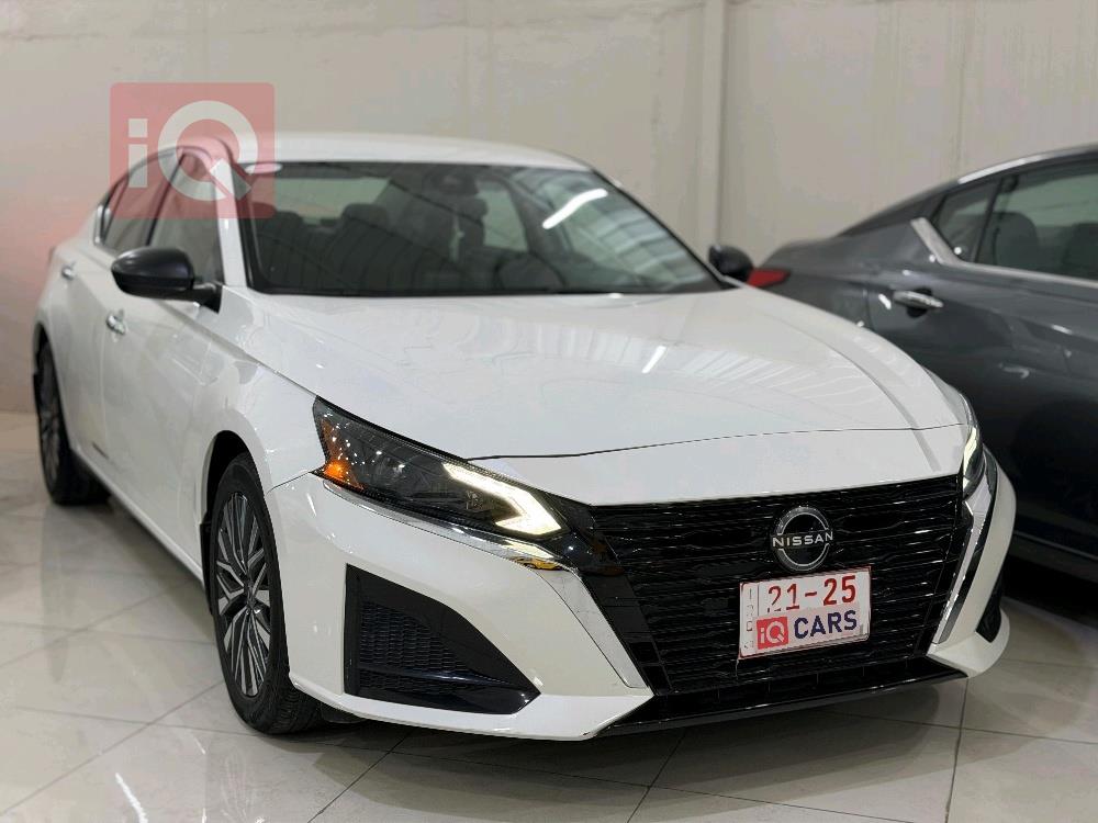 نيسان ألتيما